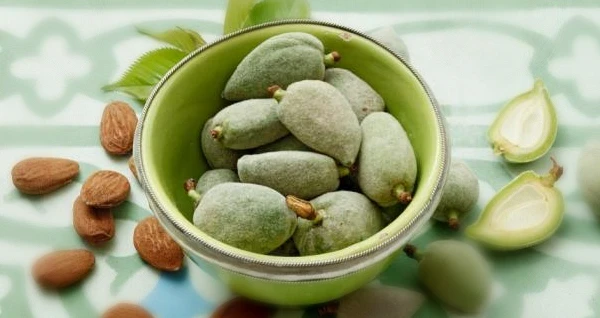 فوائد اللوز الأخضر