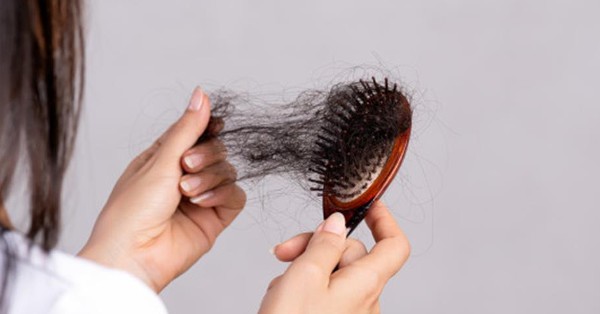 تفسير حلم سقوط الشعر