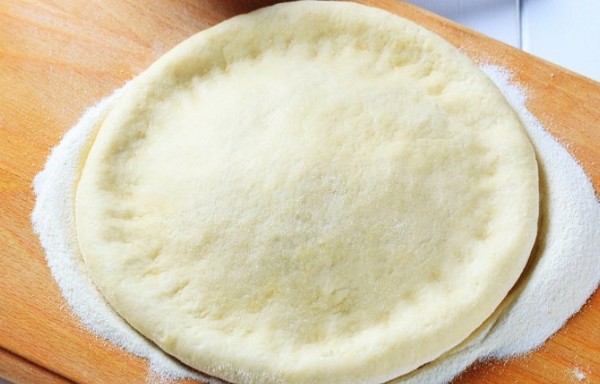 طريقة عمل عجينة البيتزا