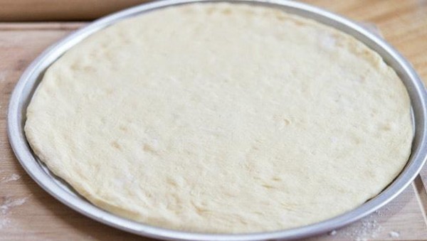 طريقة عمل عجينة البيتزا