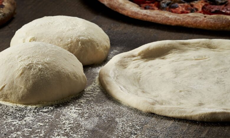 طريقة عمل عجينة البيتزا