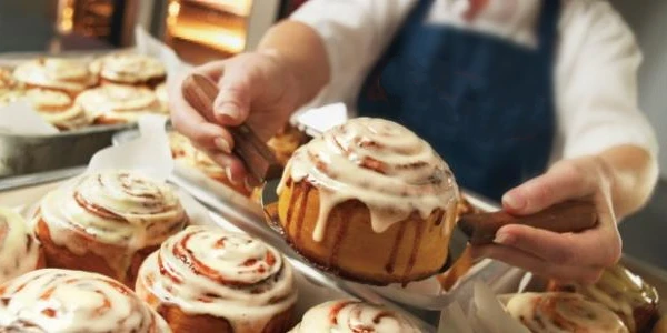 طريقة عمل عجينة السينابون الهشة