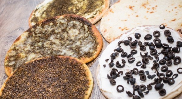 طريقة عمل عجينة المناقيش