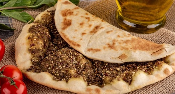 طريقة عمل عجينة المناقيش