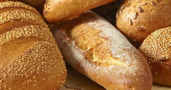 أهم أضرار وفوائد الخبز