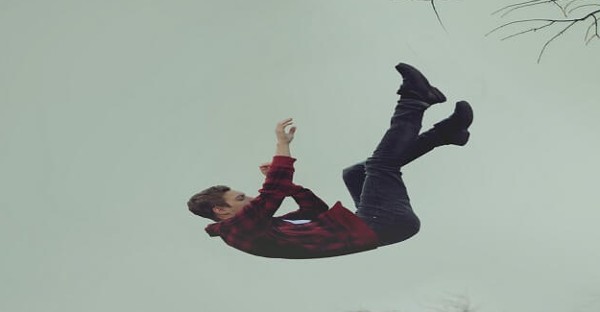 السقوط في المنام