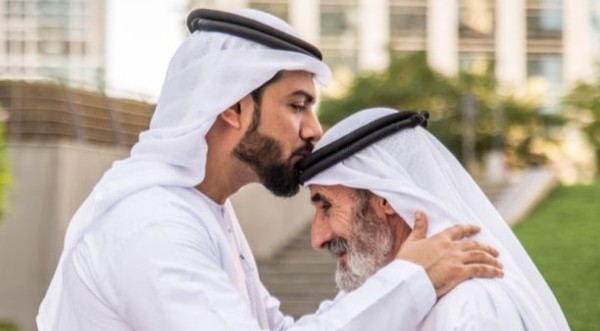 أحاديث نبوية عن بر الوالدين