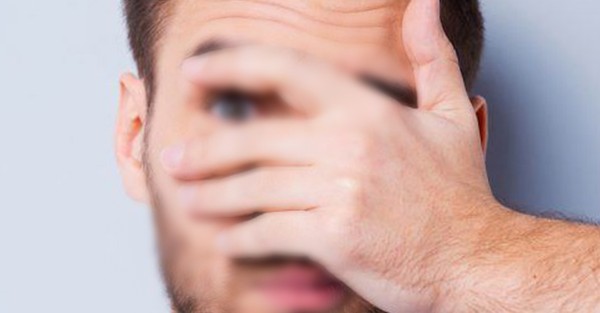 علامات الغيرة عند الرجل